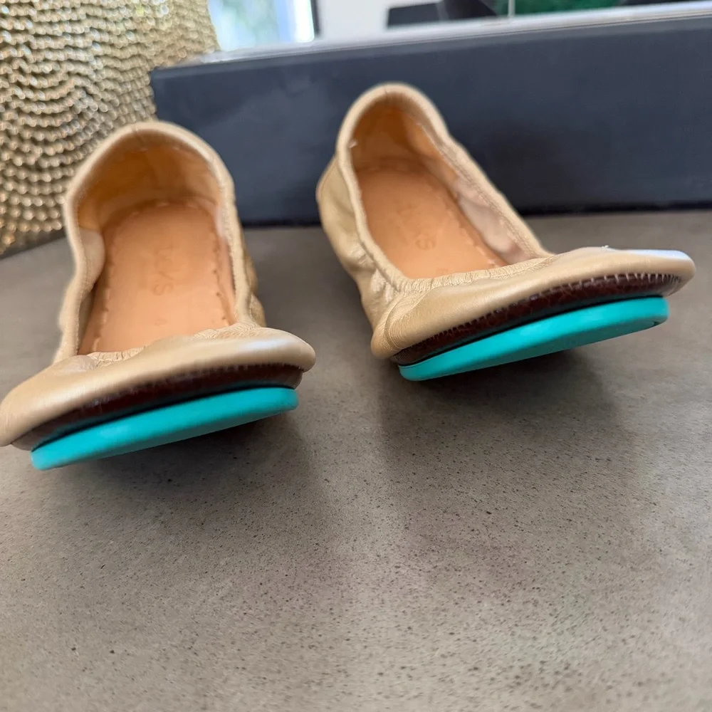 Tieks Women’s Champagne Gold Leather Ballet Flats with Turquoise Soles Size 6